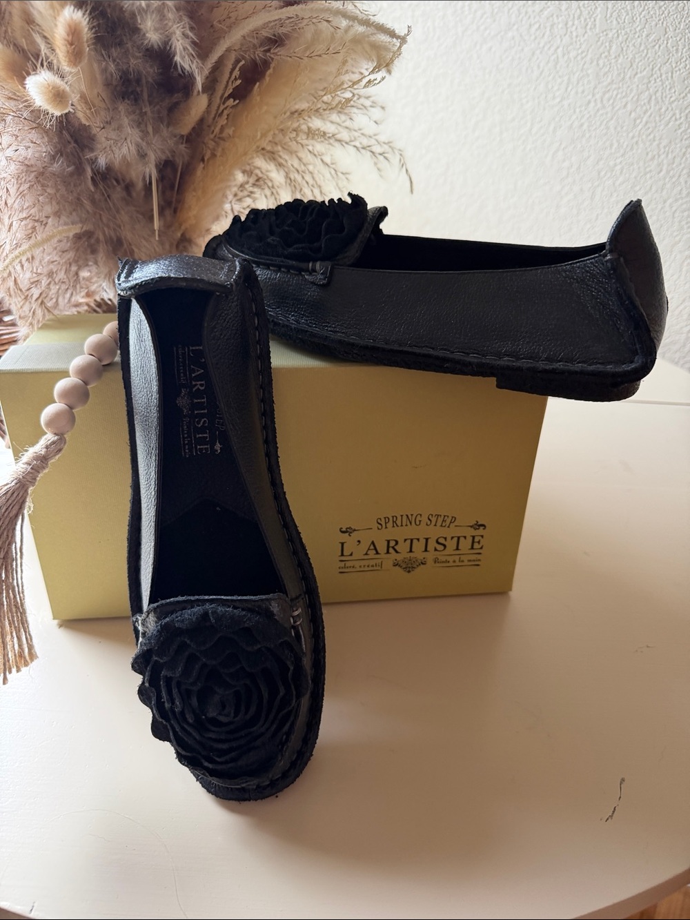 L'Artiste Black Leather Floral Slip-On Flats
